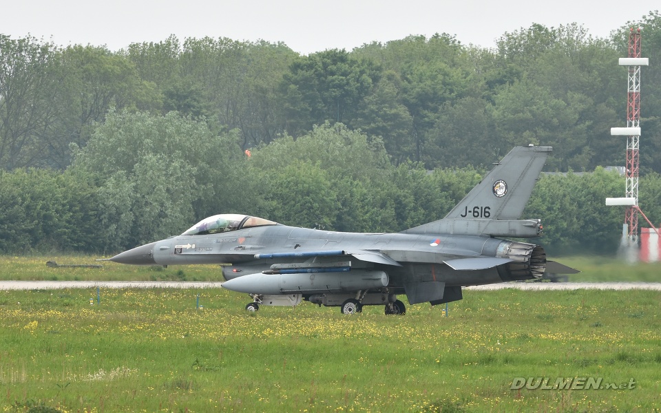 F-16AM J-616 322sqn (313 badge)